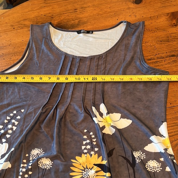 Lily Sleeveless Tunic Top Grey w/ Yellow Flowers Size Large - Picture 9 of 9